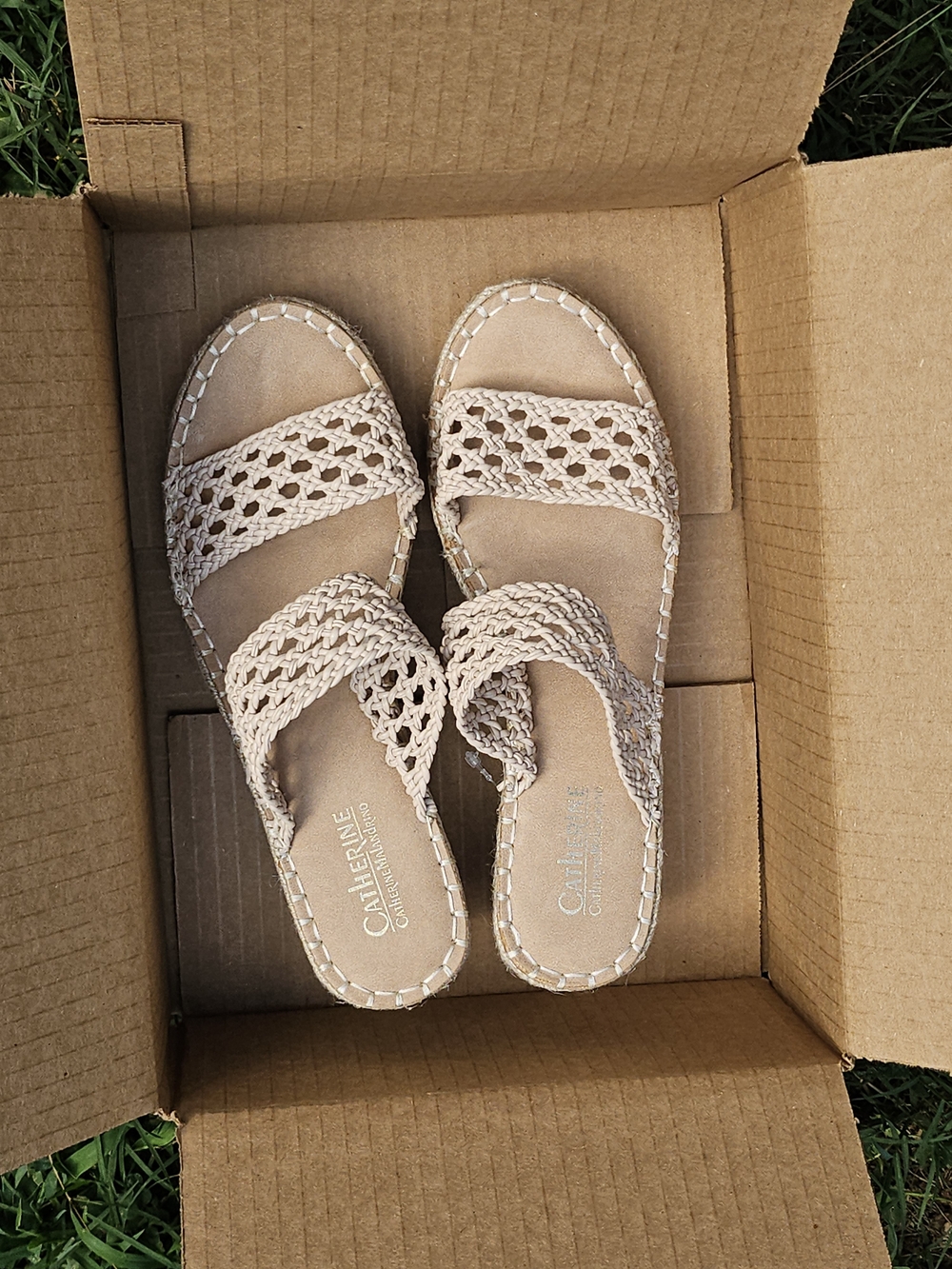 Catherine Malandrino Beige Crochet Slide Sandals 8.5 New